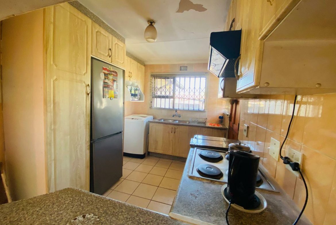 Spacious Family Home with Cottage and Double Garage On The Market!