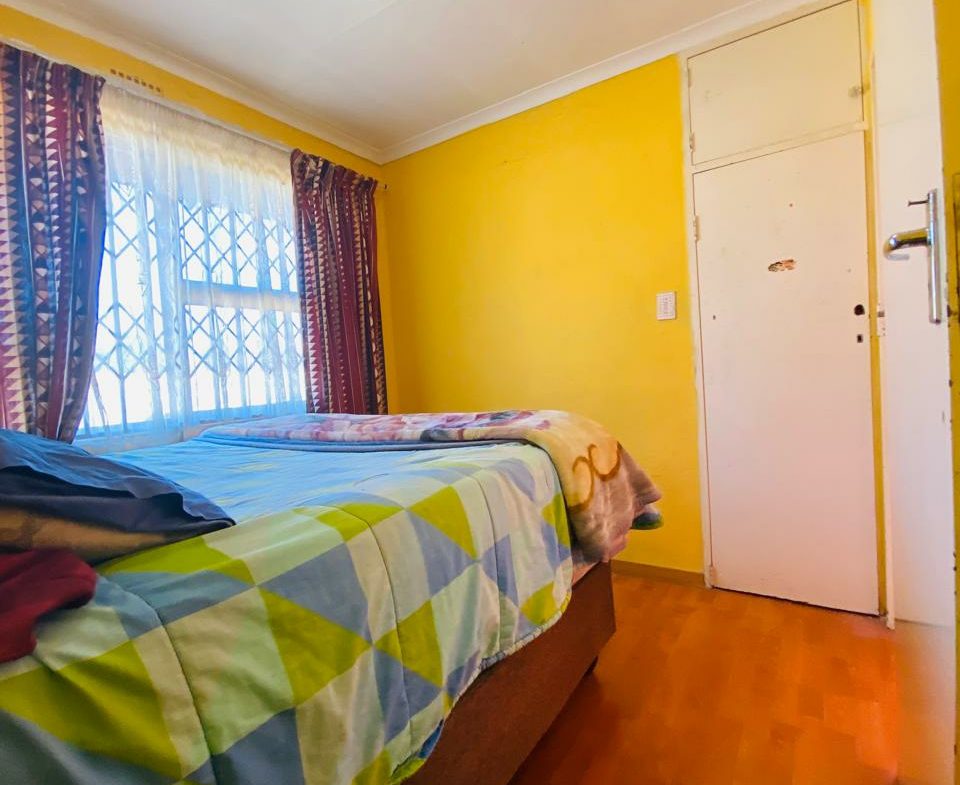Spacious Family Home with Cottage and Double Garage On The Market!