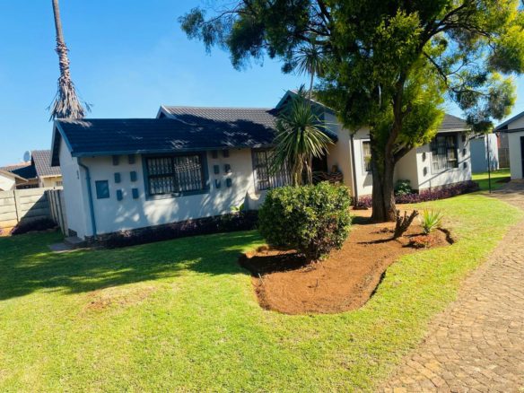 Spacious Family Home with Cottage and Double Garage On The Market!