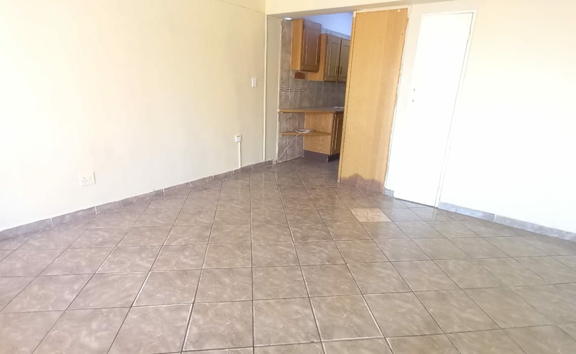 BEAUTIFUL APARTMENT IN KEMPTON PARK FOR SALE