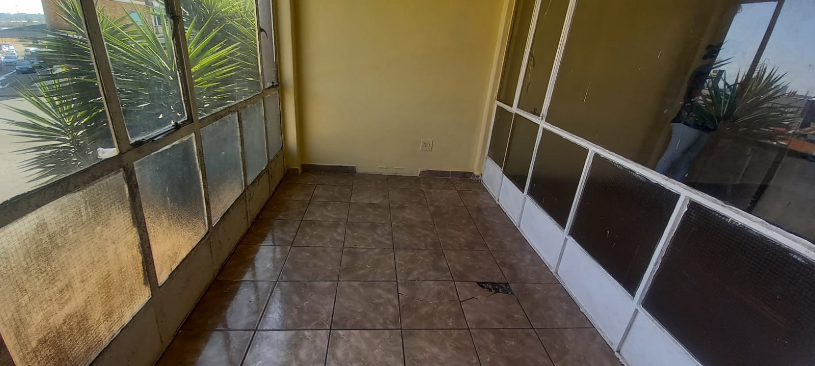 WhatsApp Image 2024-05-02 at 13.44.09_3a34689d BEAUTIFUL APARTMENT IN KEMPTON PARK FOR SALE
