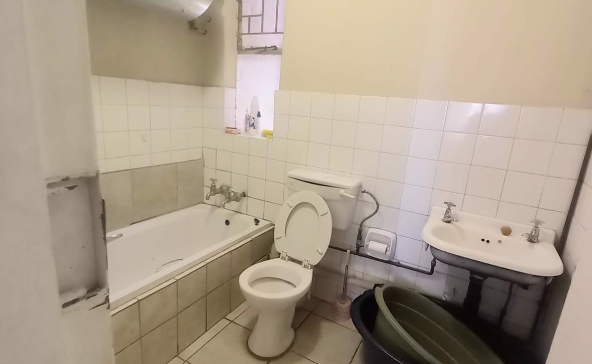 BEAUTIFUL APARTMENT IN KEMPTON PARK FOR SALE