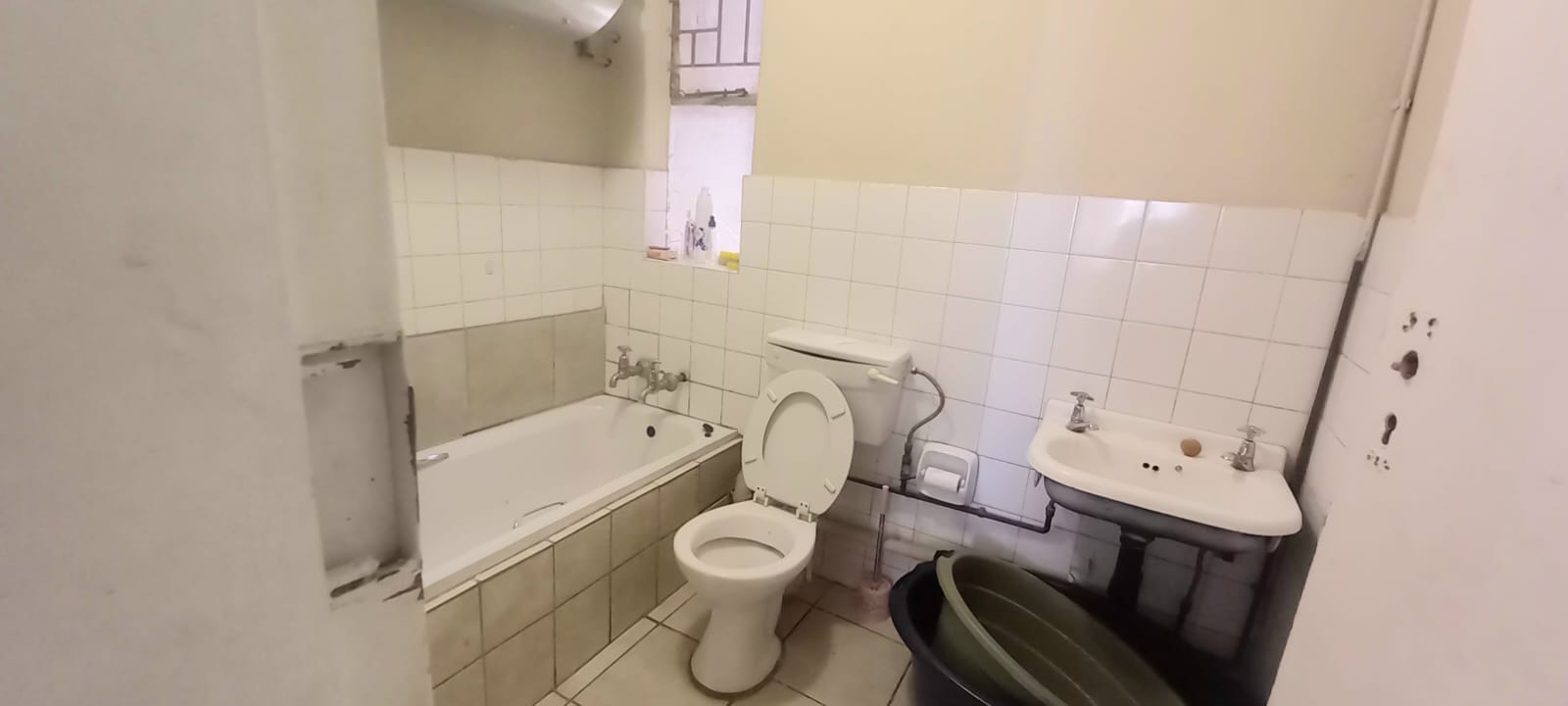 WhatsApp Image 2024-05-02 at 16.16.28_13f410fe BEAUTIFUL APARTMENT IN KEMPTON PARK FOR SALE