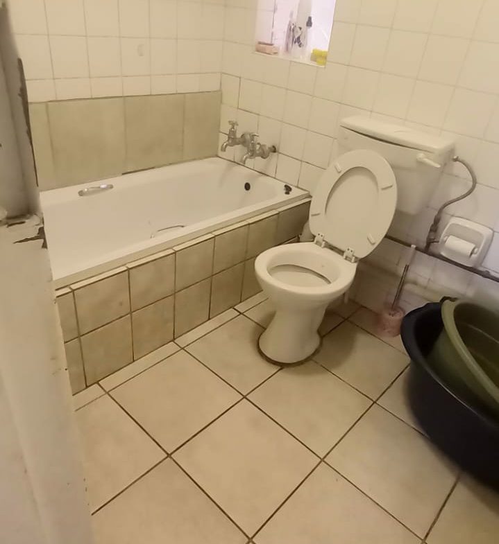 BEAUTIFUL APARTMENT IN KEMPTON PARK FOR SALE