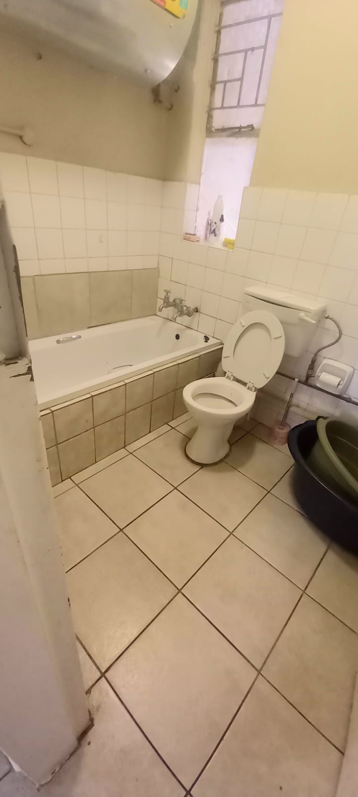 WhatsApp Image 2024-05-02 at 16.16.29_39bdc7c7 BEAUTIFUL APARTMENT IN KEMPTON PARK FOR SALE