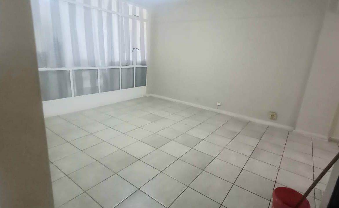 BEAUTIFUL APARTMENT IN KEMPTON PARK FOR SALE