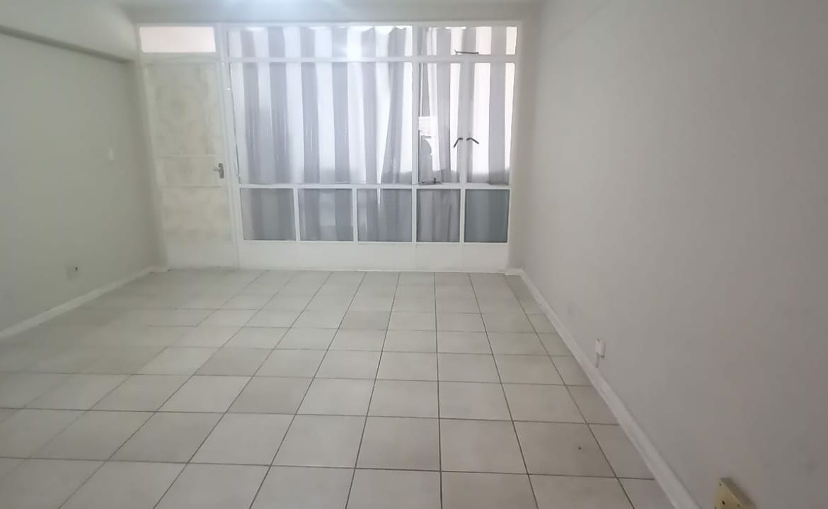 BEAUTIFUL APARTMENT IN KEMPTON PARK FOR SALE
