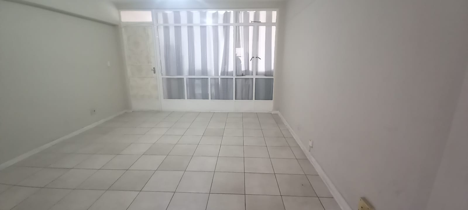 WhatsApp Image 2024-05-02 at 16.16.30_ef70bf49 BEAUTIFUL APARTMENT IN KEMPTON PARK FOR SALE