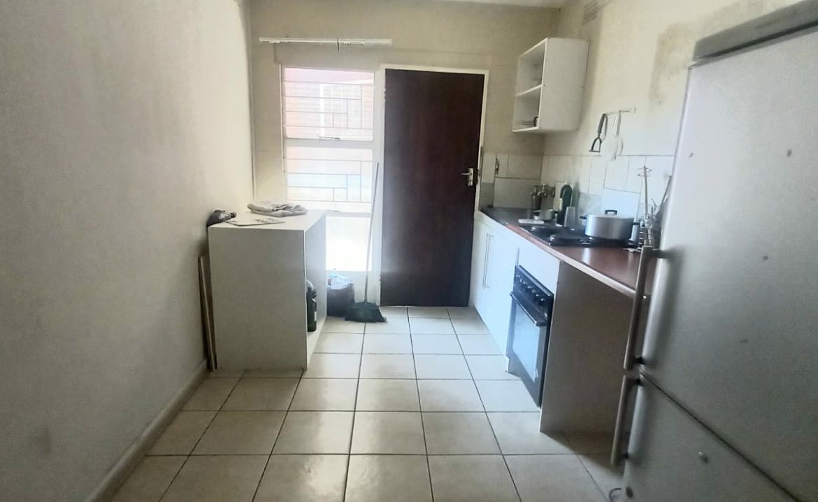 BEAUTIFUL APARTMENT IN KEMPTON PARK FOR SALE