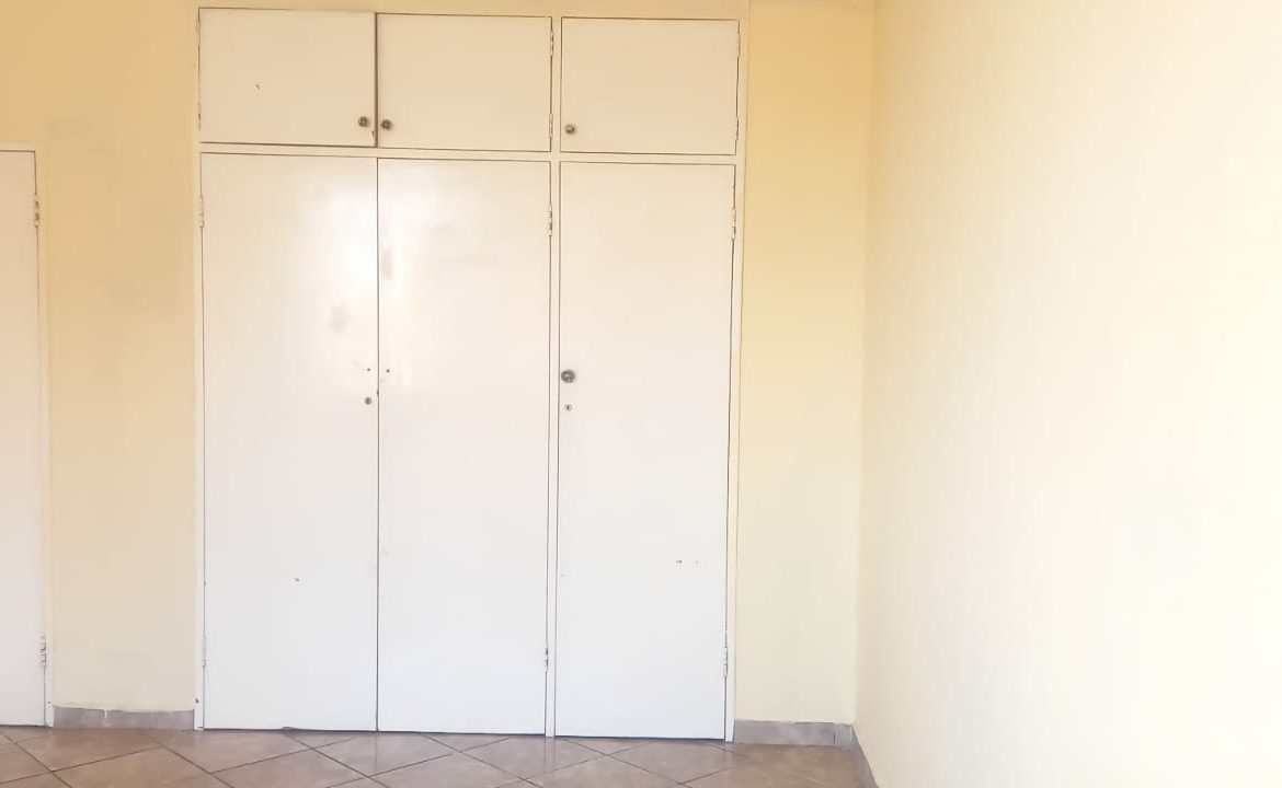 BEAUTIFUL APARTMENT IN KEMPTON PARK FOR SALE