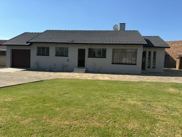 3 Bedroom 2 Bathroom House to Rent Esther Park