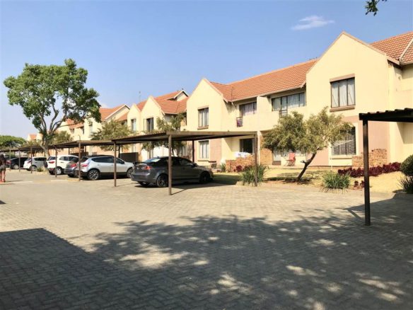 1 Bedroom Ground floor Townhouse For Sale