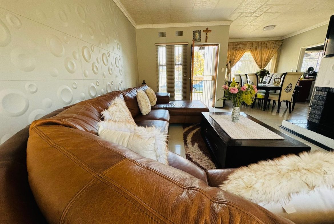 3 Bedroom 2 Bathroom House to Rent Esther Park