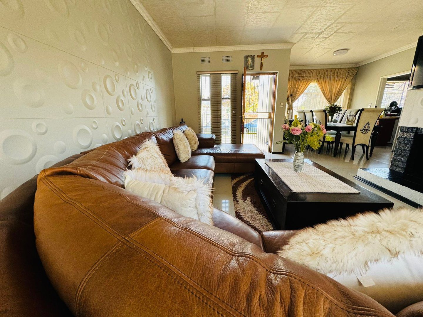 10 3 Bedroom 2 Bathroom House to Rent Esther Park