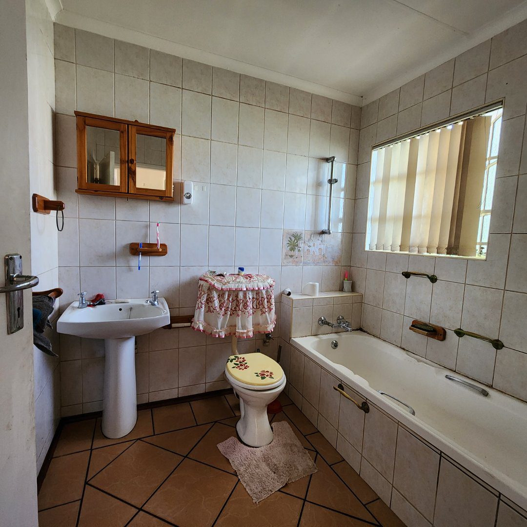 16 Charming 3 Bedroom 1 bathroom in Terenure