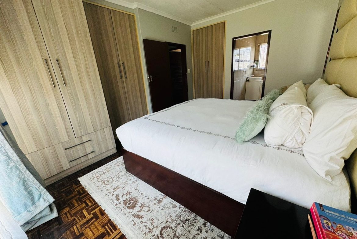 3 Bedroom 2 Bathroom House to Rent Esther Park