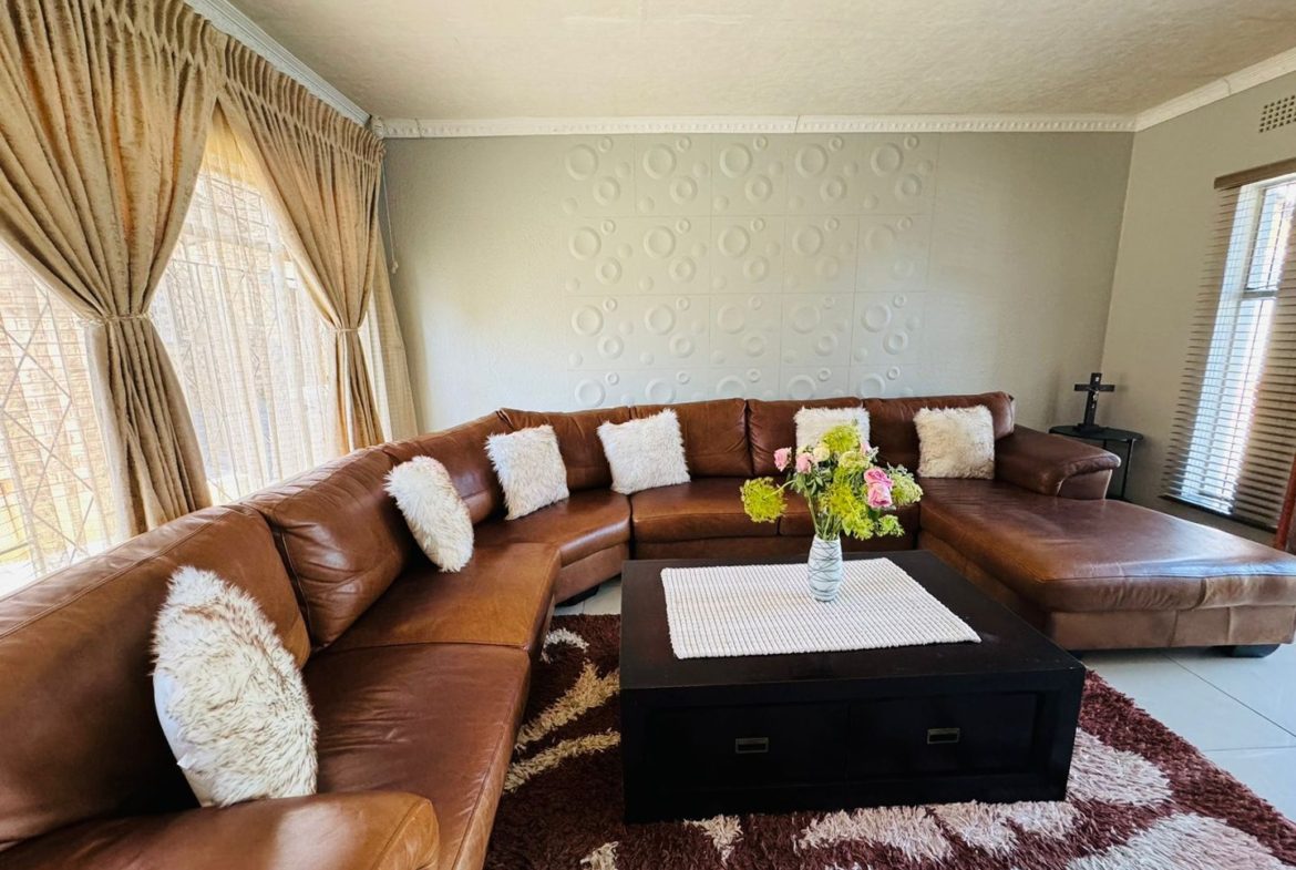 3 Bedroom 2 Bathroom House to Rent Esther Park