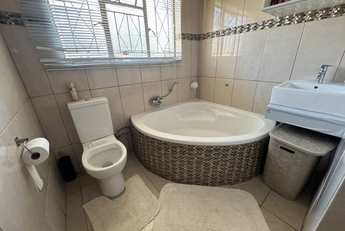 3 Bedroom 2 Bathroom House to Rent Esther Park