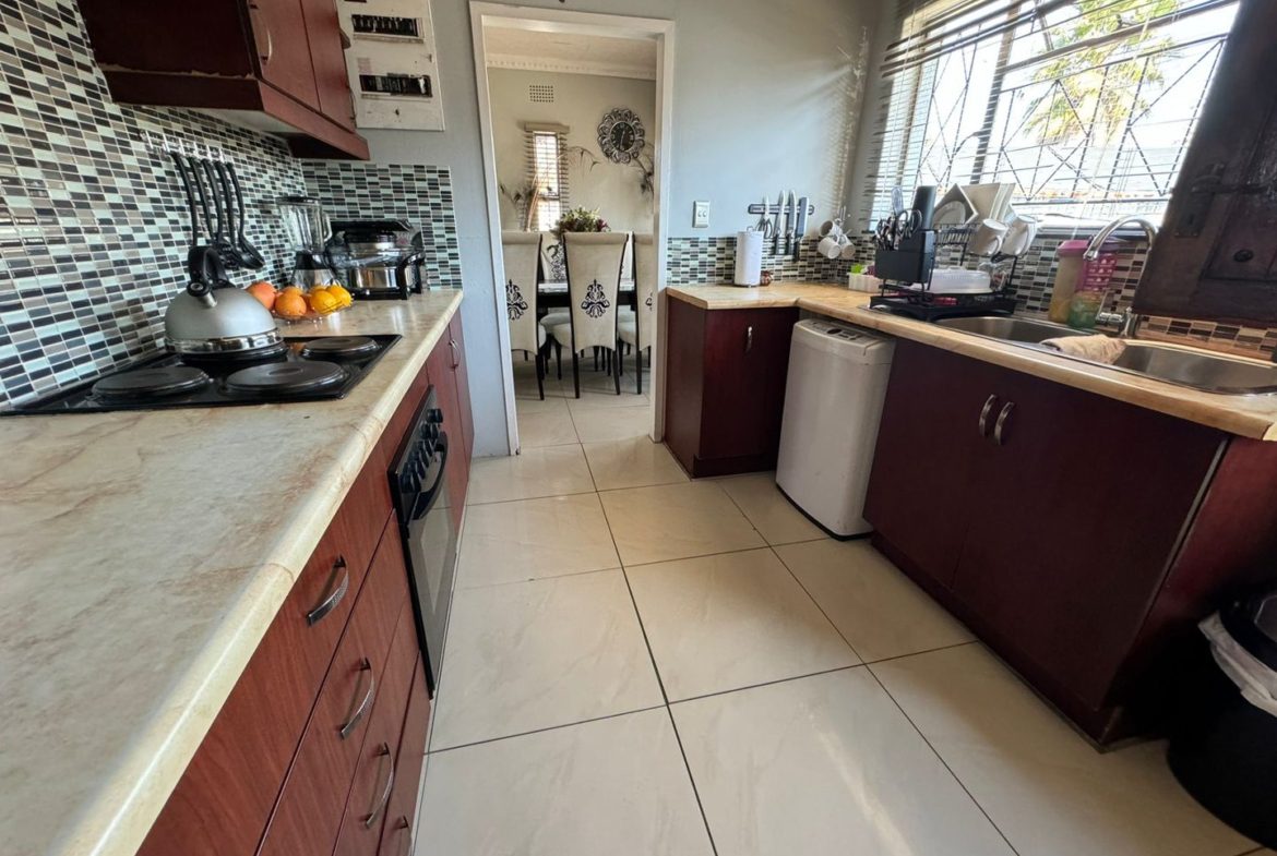 3 Bedroom 2 Bathroom House to Rent Esther Park