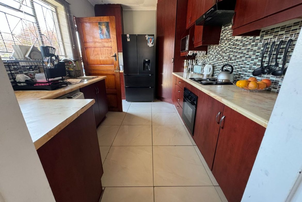 3 Bedroom 2 Bathroom House to Rent Esther Park