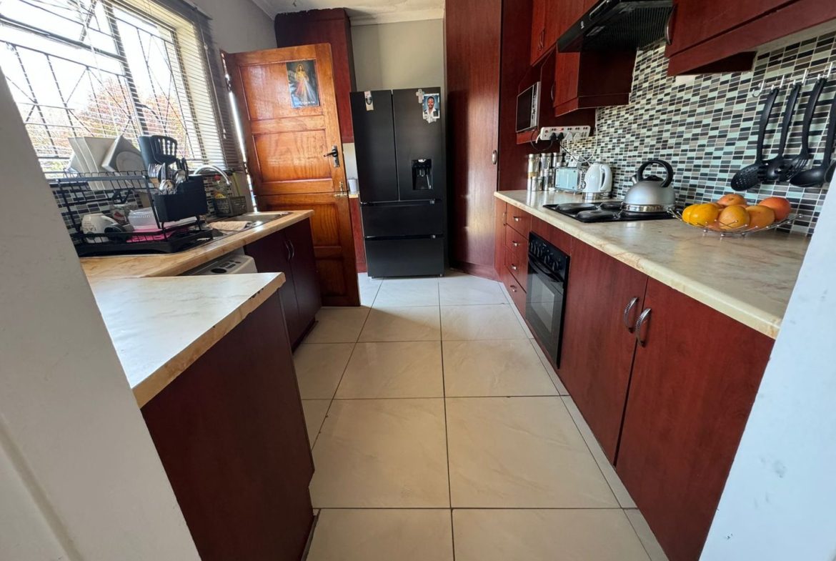3 Bedroom 2 Bathroom House to Rent Esther Park