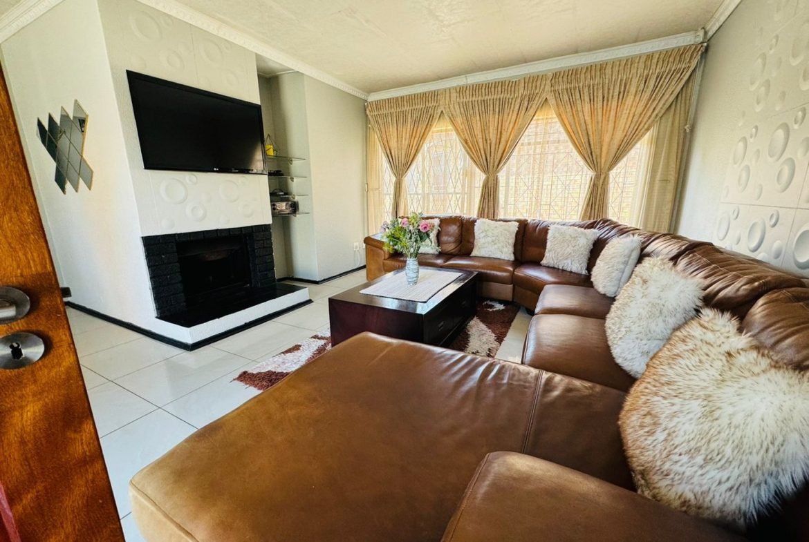 3 Bedroom 2 Bathroom House to Rent Esther Park