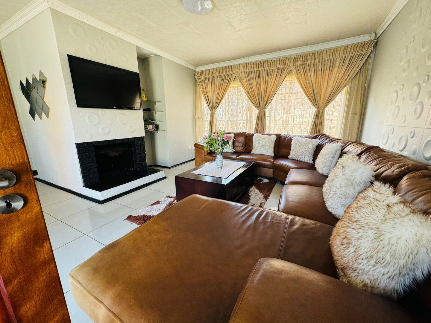 9 3 Bedroom 2 Bathroom House to Rent Esther Park