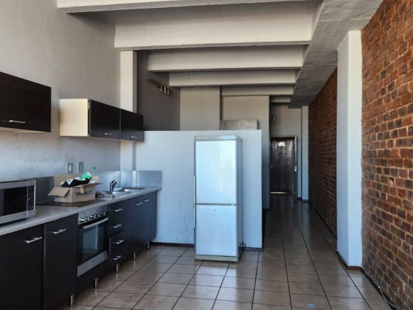 SPACIOUS BACHELOR TO LET IN BRAAMFONTEIN