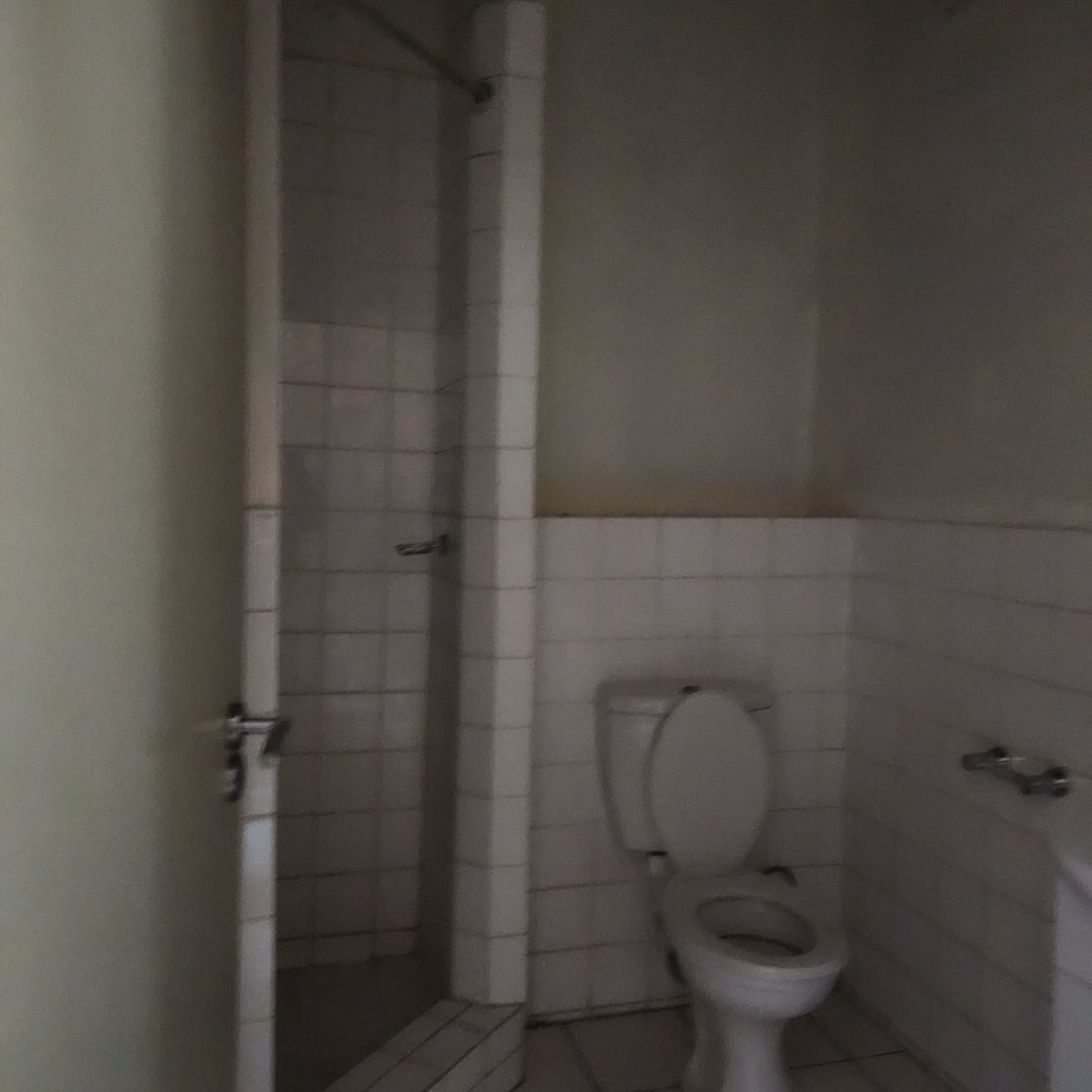 11 SPACIOUS BACHELOR TO LET IN BRAAMFONTEIN