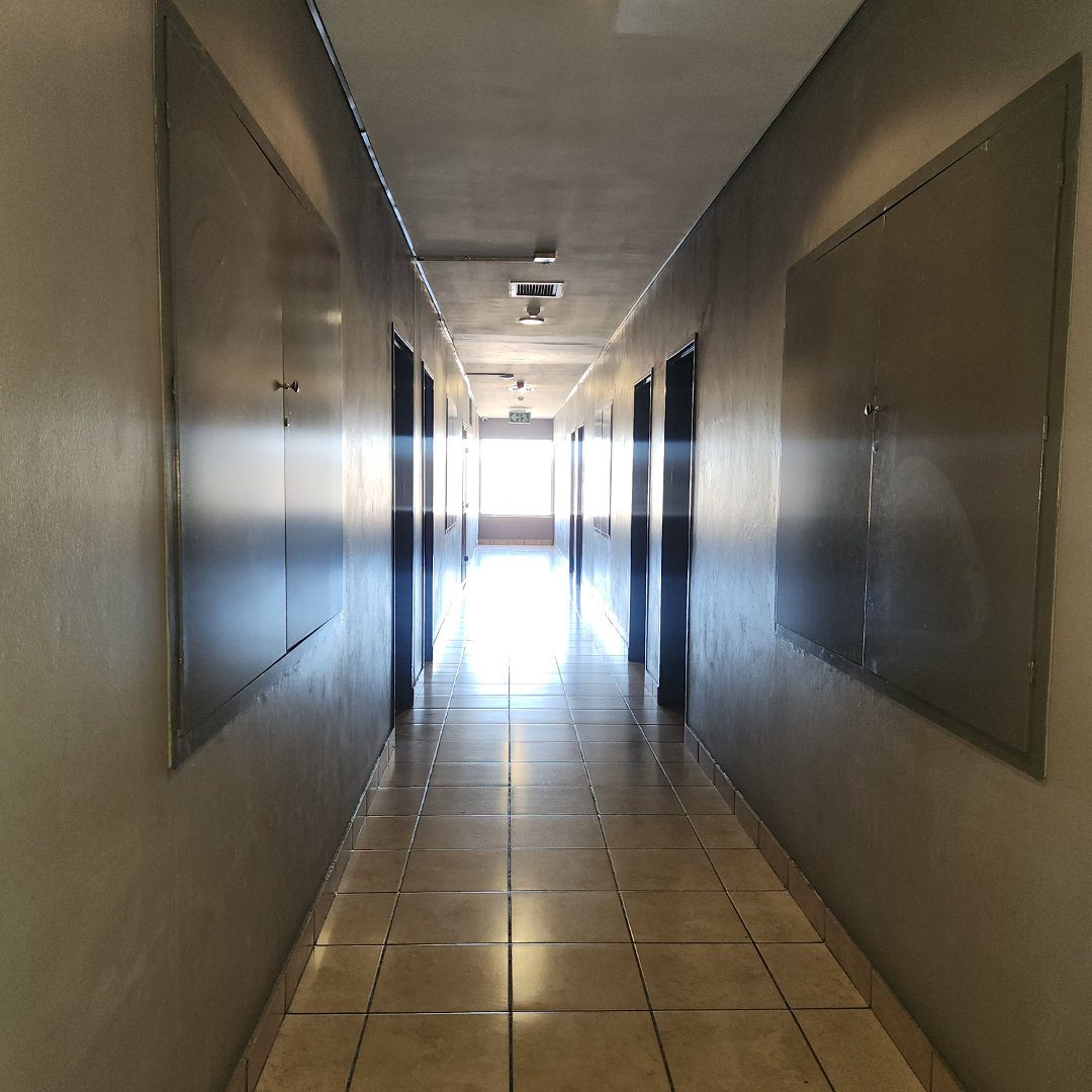 14 SPACIOUS BACHELOR TO LET IN BRAAMFONTEIN