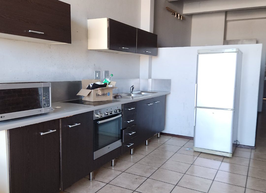 SPACIOUS BACHELOR TO LET IN BRAAMFONTEIN