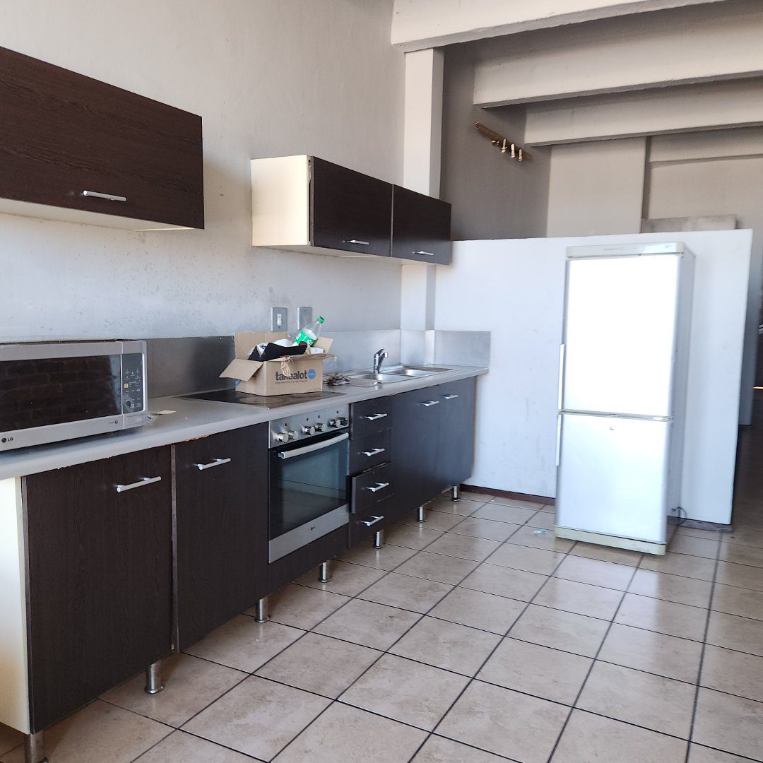 15 SPACIOUS BACHELOR TO LET IN BRAAMFONTEIN