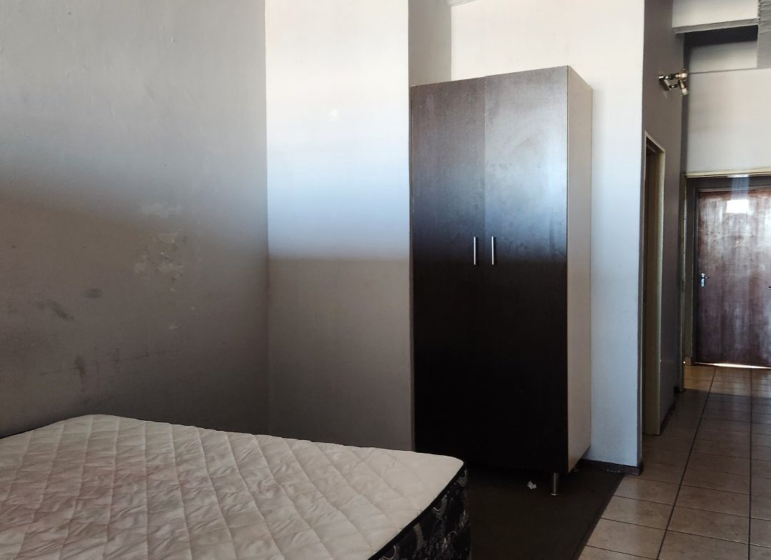 SPACIOUS BACHELOR TO LET IN BRAAMFONTEIN