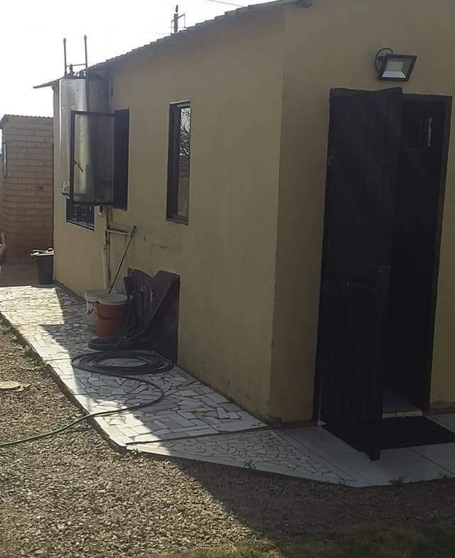 “Charming Family Home in Beautiful Moleleki for sale