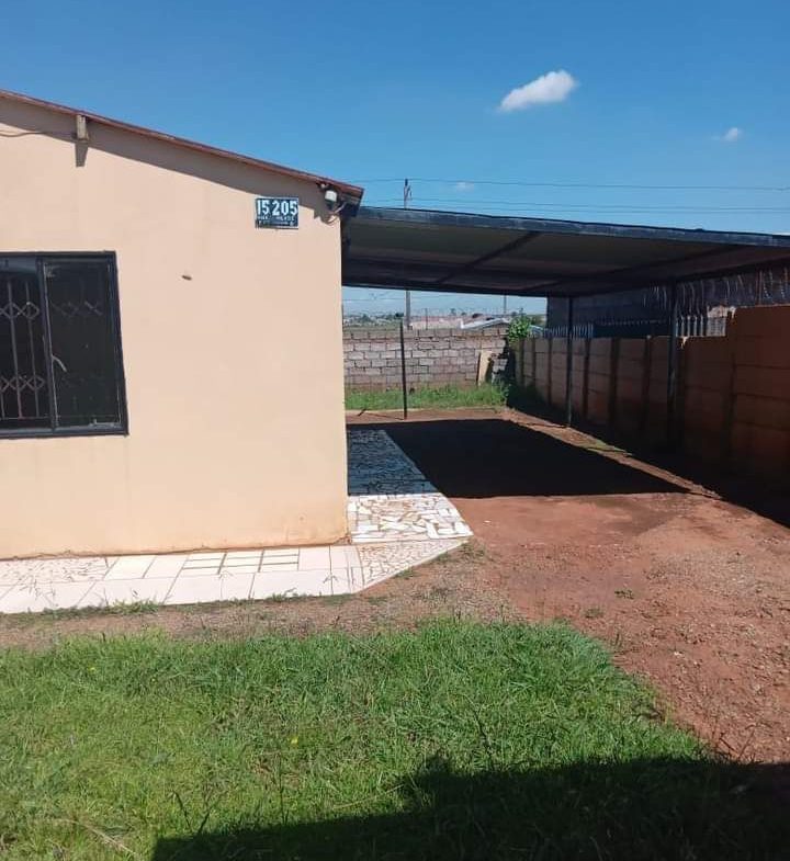 “Charming Family Home in Beautiful Moleleki for sale