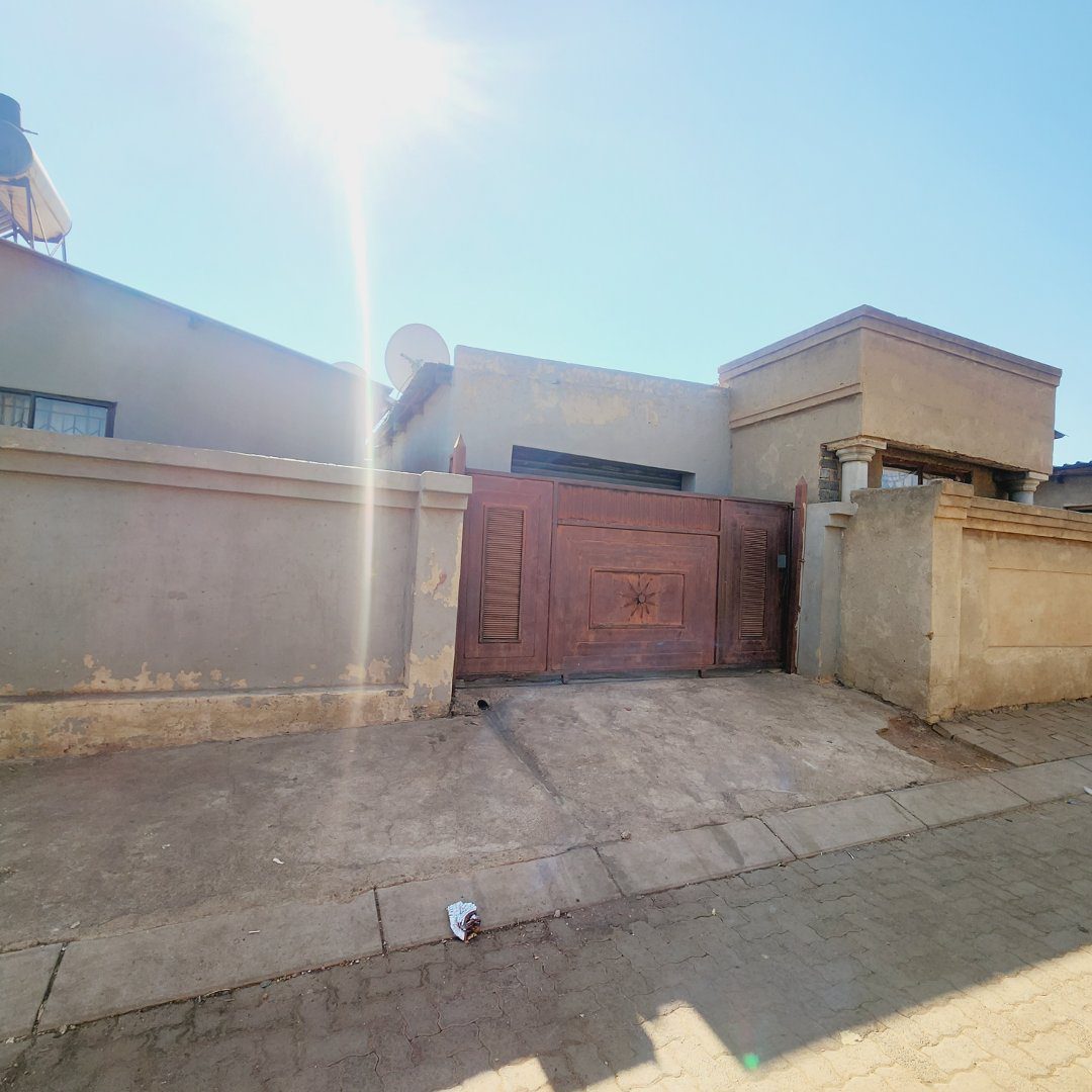 2 BEDROOM WITH 3 OUTSIDE ROOMS