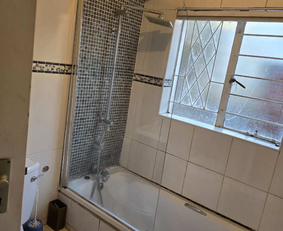 Beautifully Finished and Well Maintained Apartment For Rent