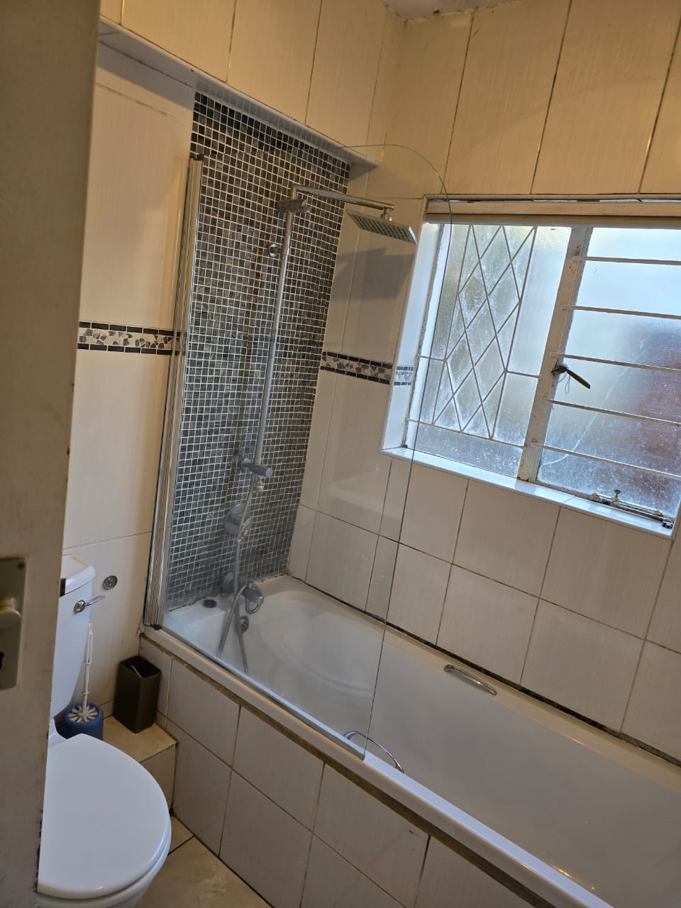 10 Beautifully Finished and Well Maintained Apartment For Rent