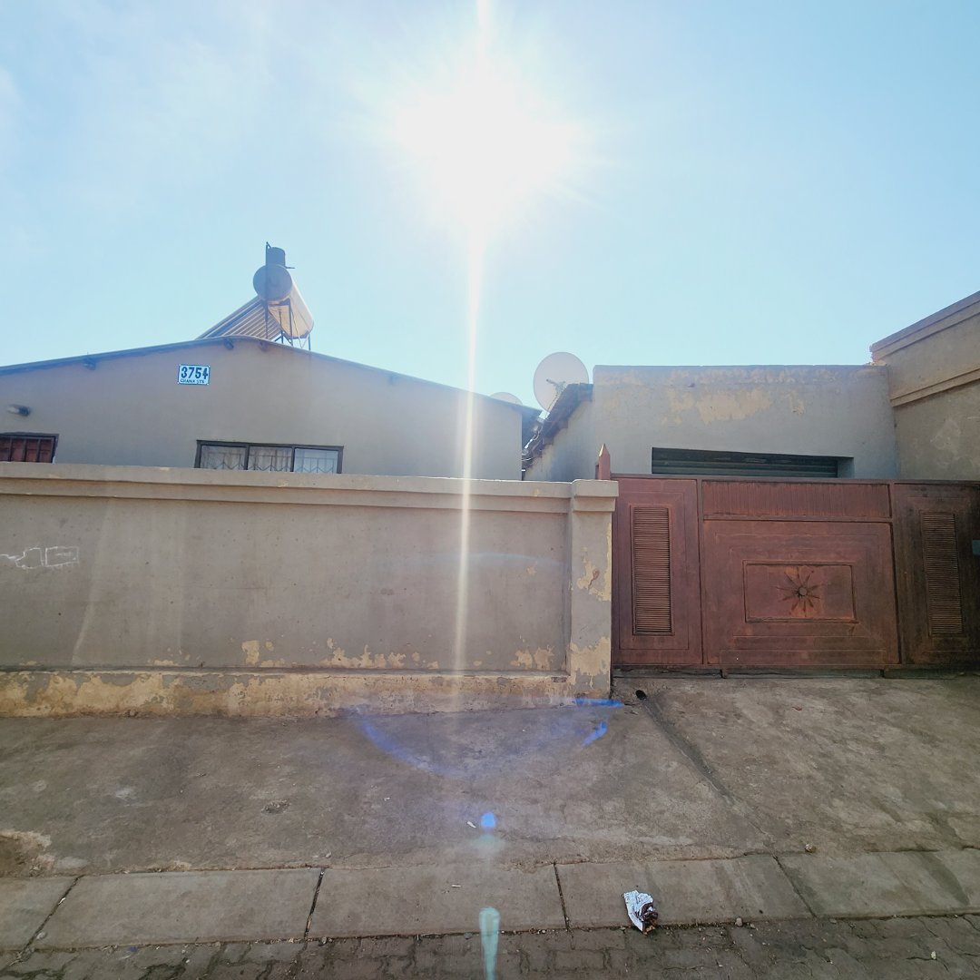 2 BEDROOM WITH 3 OUTSIDE ROOMS
