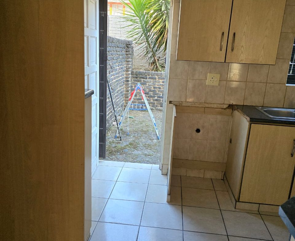 Beautifully Finished and Well Maintained Apartment For Rent