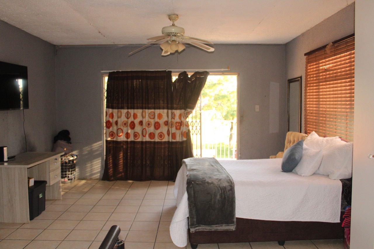 12 Spacious 1 bedroom Duplex cottage to rent in Rhodesfield available immidietely