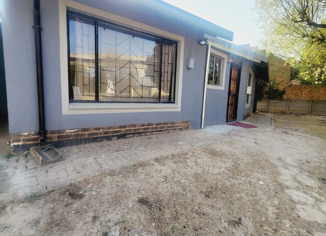 Spacious and newly renovated 1 bedroom cottage in Rhodesfield