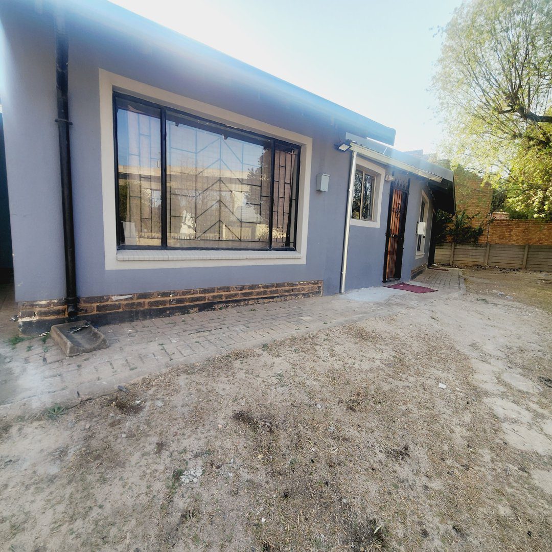 2 Spacious and newly renovated 1 bedroom cottage in Rhodesfield