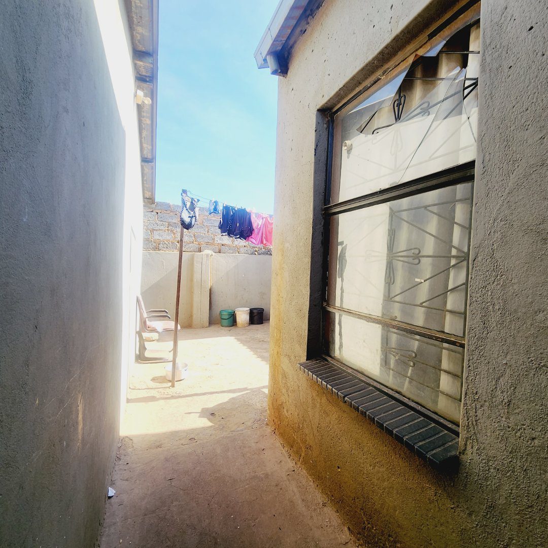 2 BEDROOM WITH 3 OUTSIDE ROOMS