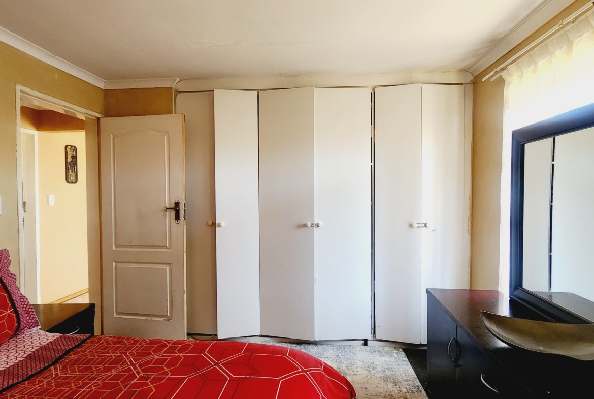 2 Bed ,1 Bath apartment in Glen Marais for sale