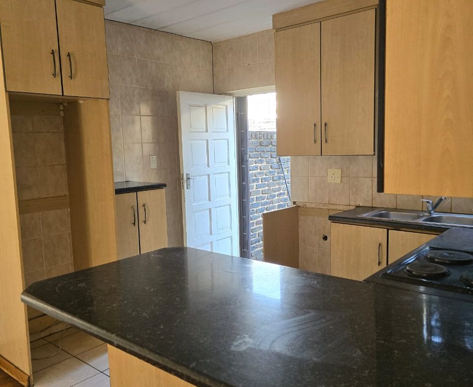 Beautifully Finished and Well Maintained Apartment For Rent