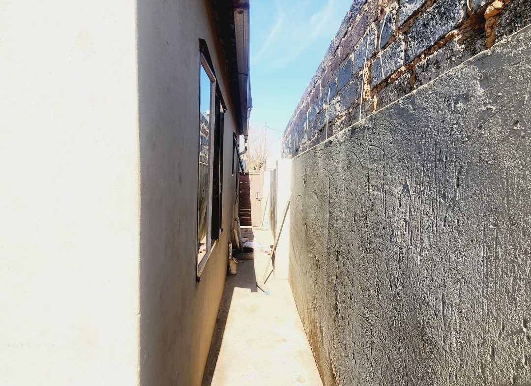 2 BEDROOM WITH 3 OUTSIDE ROOMS