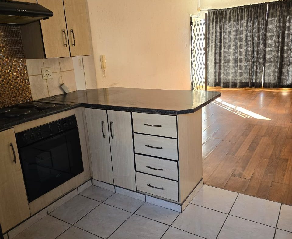 Beautifully Finished and Well Maintained Apartment For Rent
