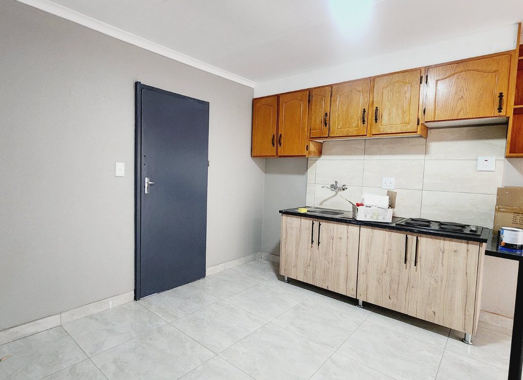 Spacious and newly renovated 1 bedroom cottage in Rhodesfield