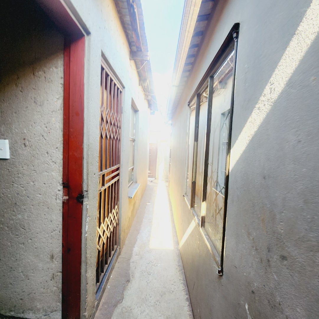2 BEDROOM WITH 3 OUTSIDE ROOMS